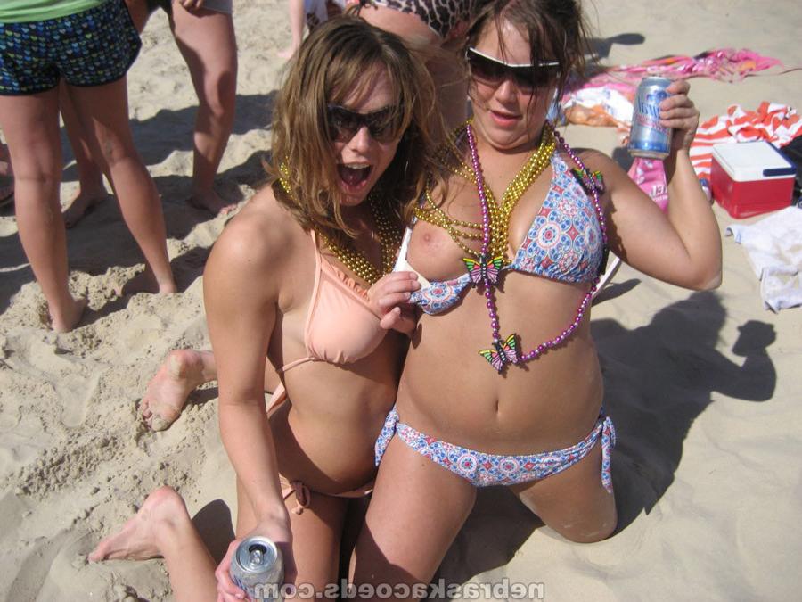 16P College girls get drunk and flash their tits at Spring Break