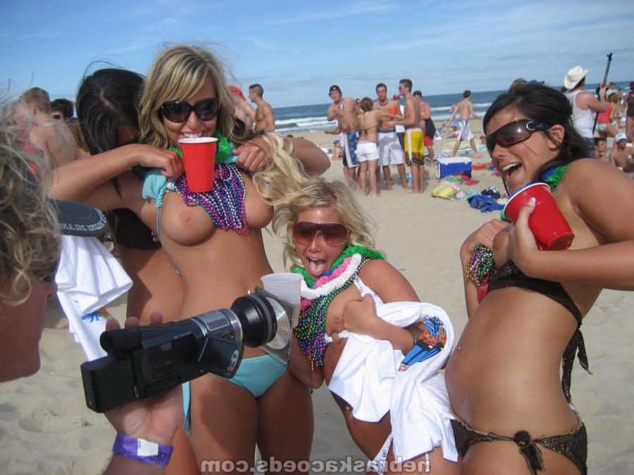 16P College girls get drunk and flash their tits at Spring Break