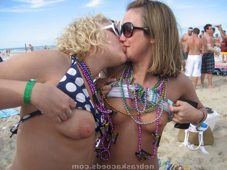 16P College girls get drunk and flash their tits at Spring Break