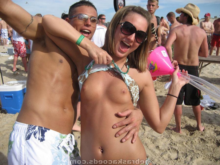 16P College girls get drunk and flash their tits at Spring Break