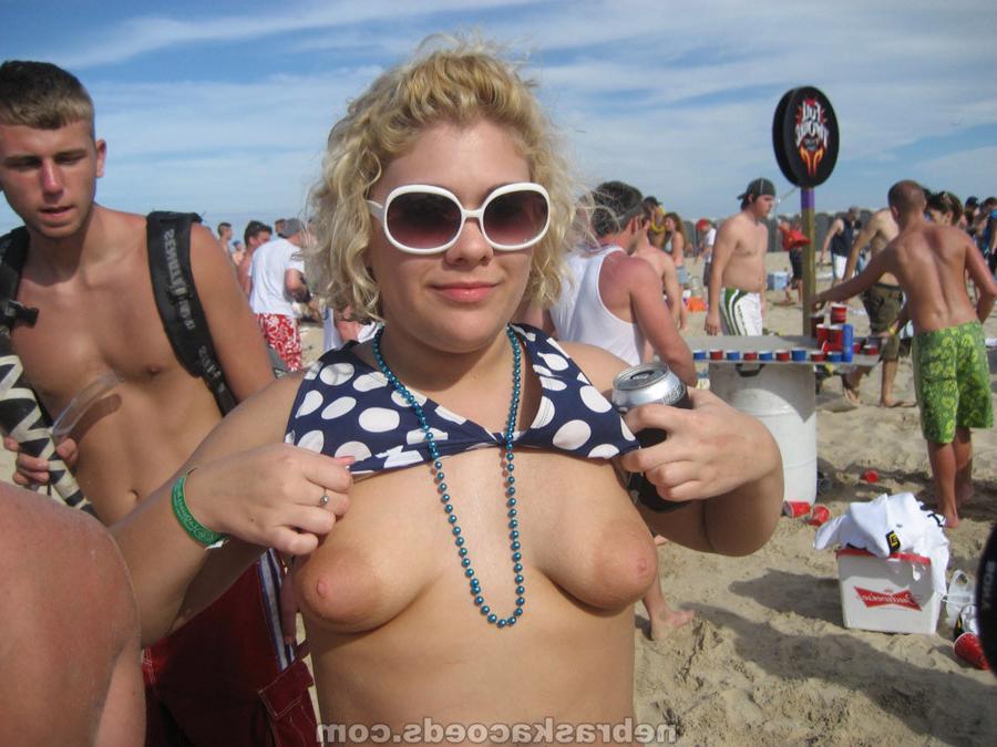 16P College girls get drunk and flash their tits at Spring Break