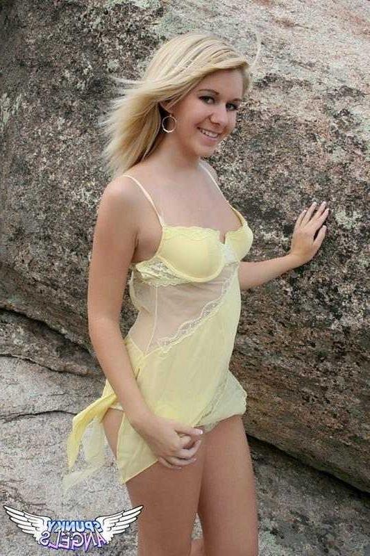 16P Young Cutie Strips Lingerie At The Beach