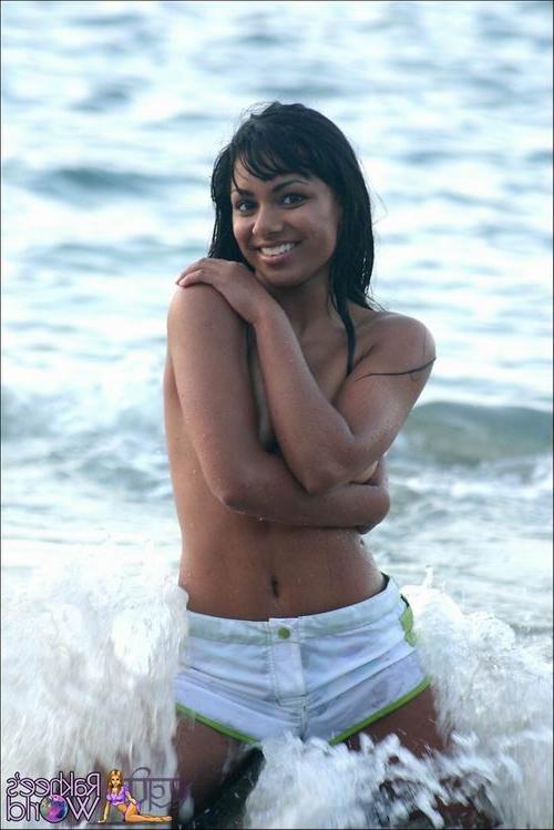 16P Indian babe posing at the beach