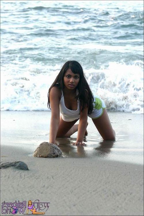 16P Indian babe posing at the beach