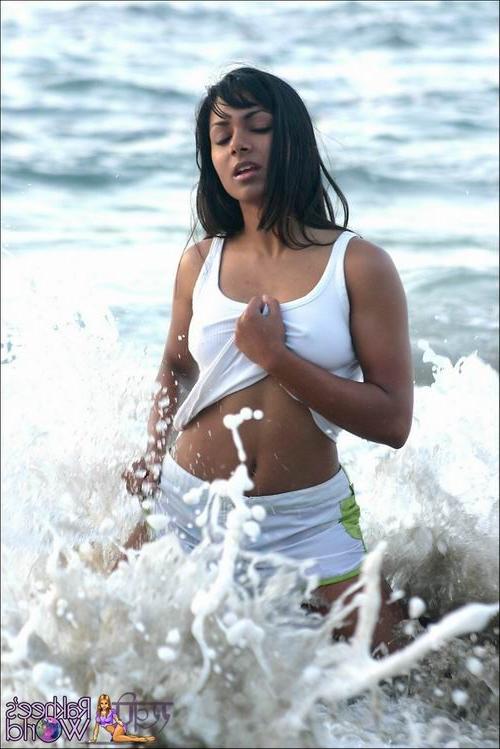 16P Indian babe posing at the beach