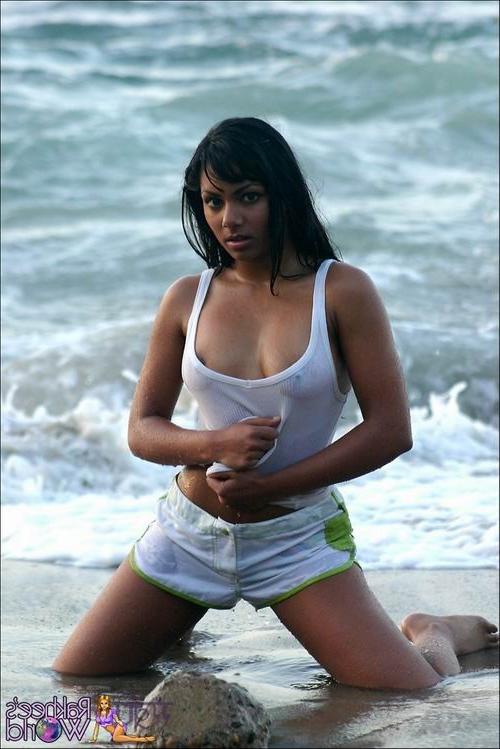 16P Indian babe posing at the beach