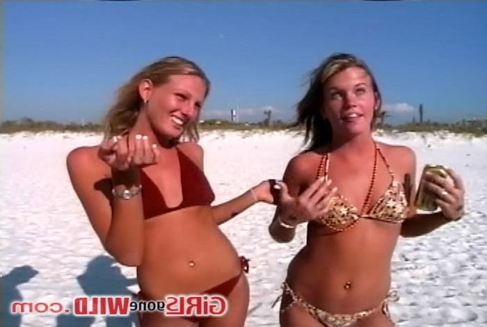 10P Two young beach babes flash the camera