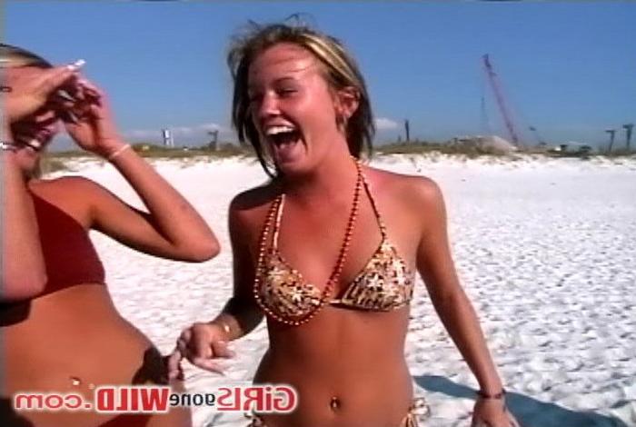 10P Two young beach babes flash the camera