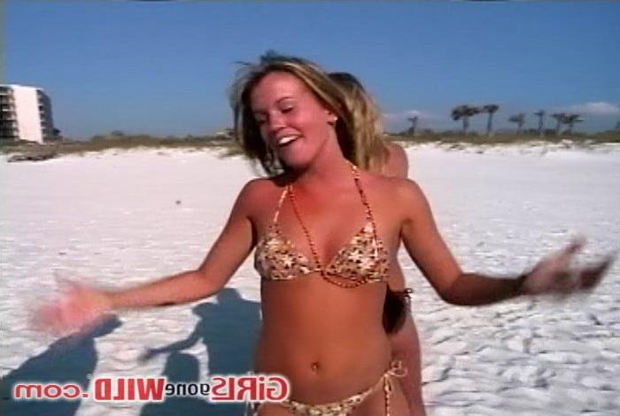 10P Two young beach babes flash the camera