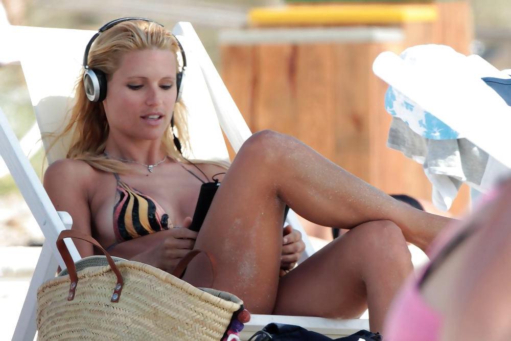 13P Michelle Hunziker Bikini candids Formentera Beach