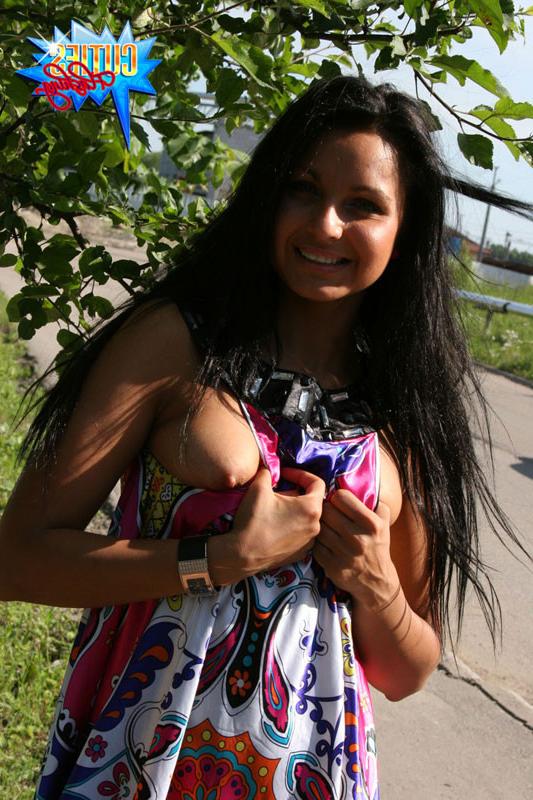 16P Brunette with a body to dream of flashes her slit