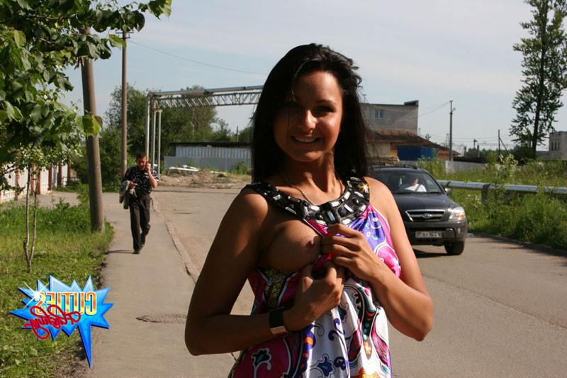 16P Brunette with a body to dream of flashes her slit