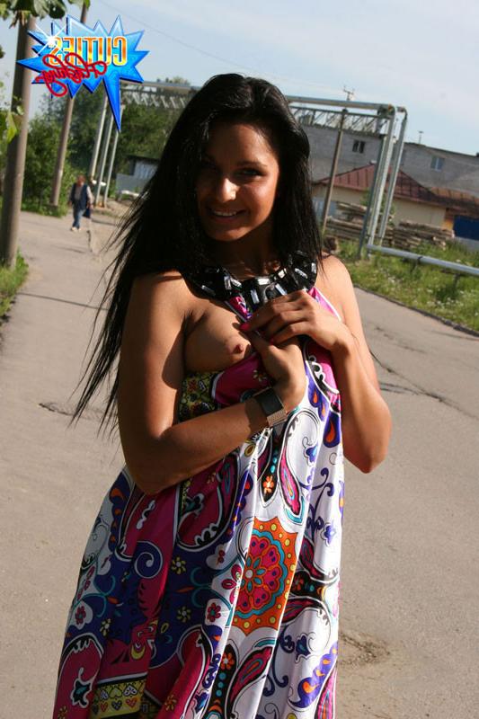 16P Brunette with a body to dream of flashes her slit