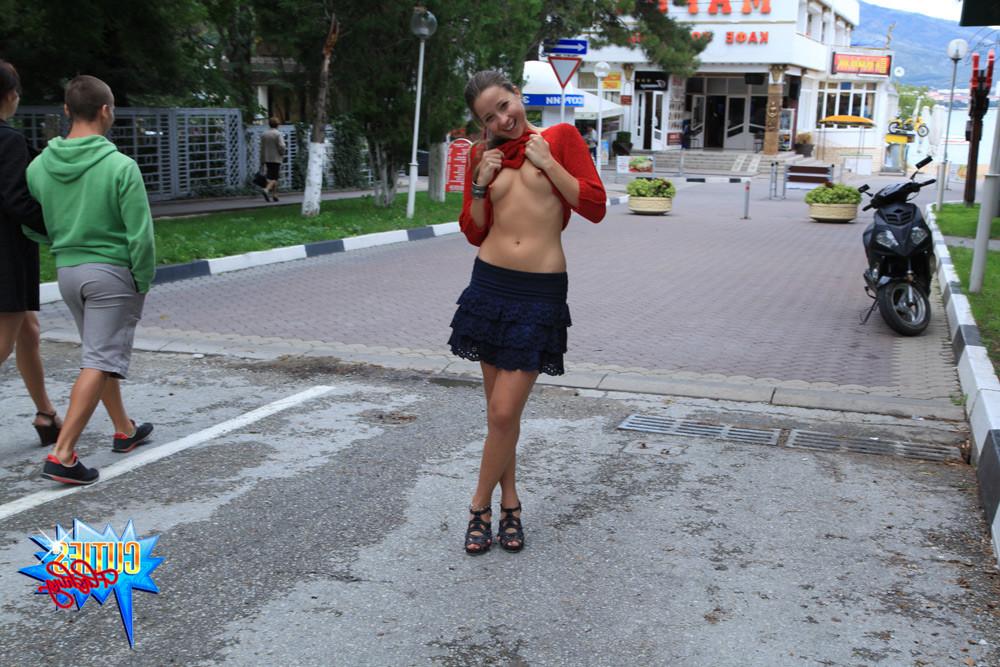 16P Shes really getting the hang of public flashing