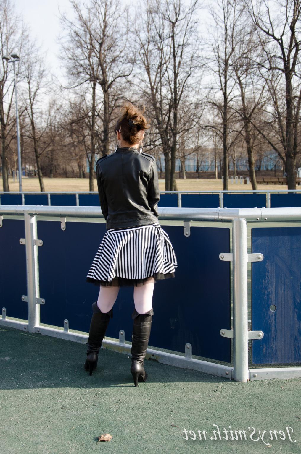 20P Flashing stockings in a public park