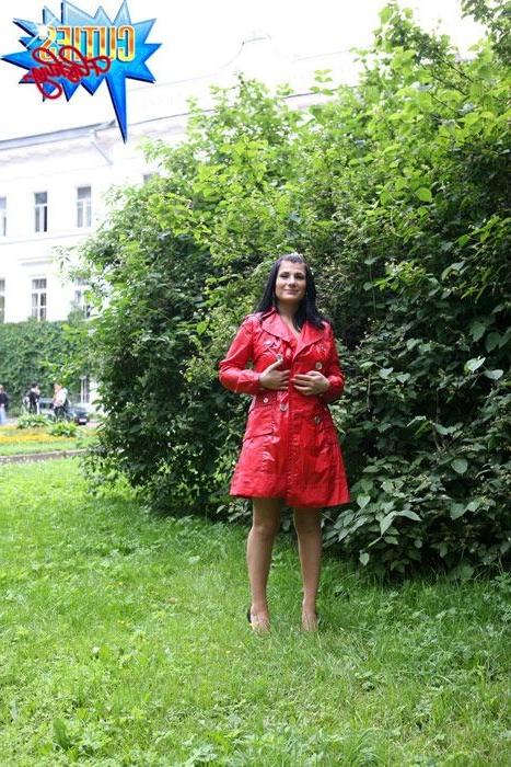 16P Sexual brunette girl in red leather coat flashing in the park