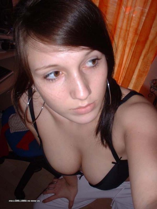 12P Showing off her tight Latina butt