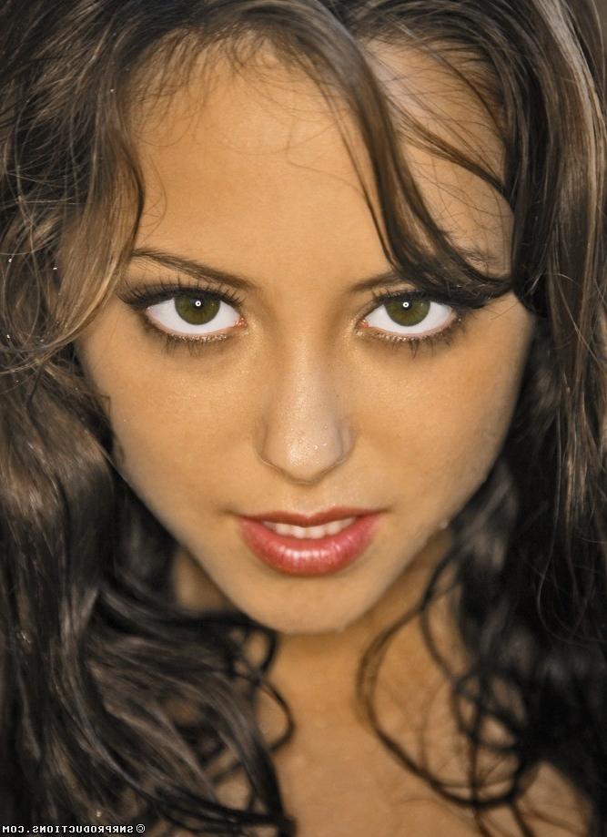 12P Ravishing cam girl Megan seducing her fans