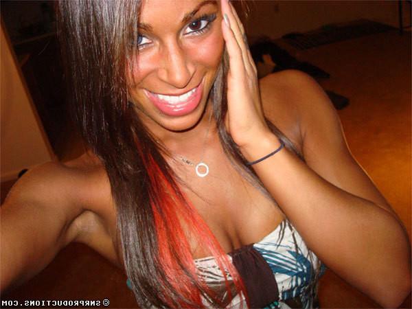 12P Delicious cam girl Brianna seducing you