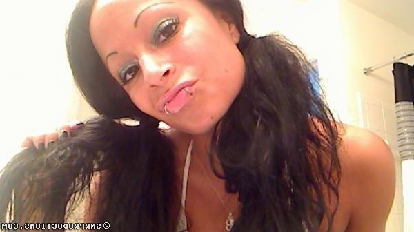 12P Delicious cam girl Brianna seducing you