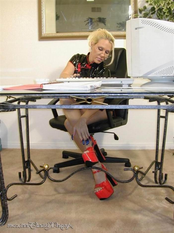 12P Secretary Nikki Ashton with blue painted toenails wearing nylons