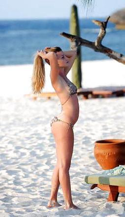 9P Fiammetta beautiful italian starlet tv..yoga on the beach