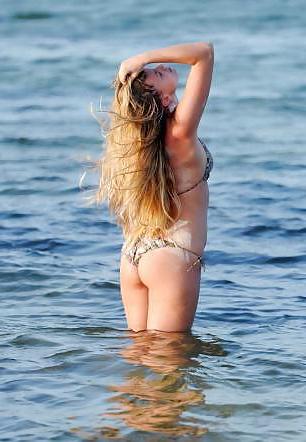 9P Fiammetta beautiful italian starlet tv..yoga on the beach