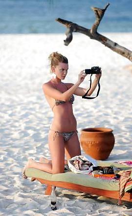 9P Fiammetta beautiful italian starlet tv..yoga on the beach