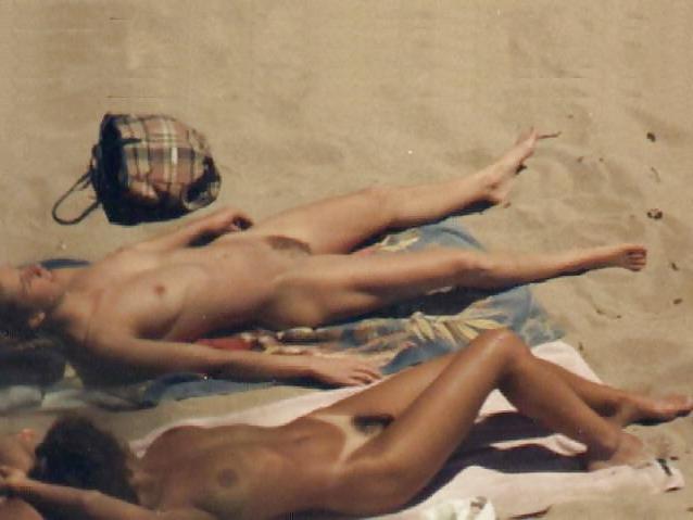 14P TheSandfly Beach Retro Babes