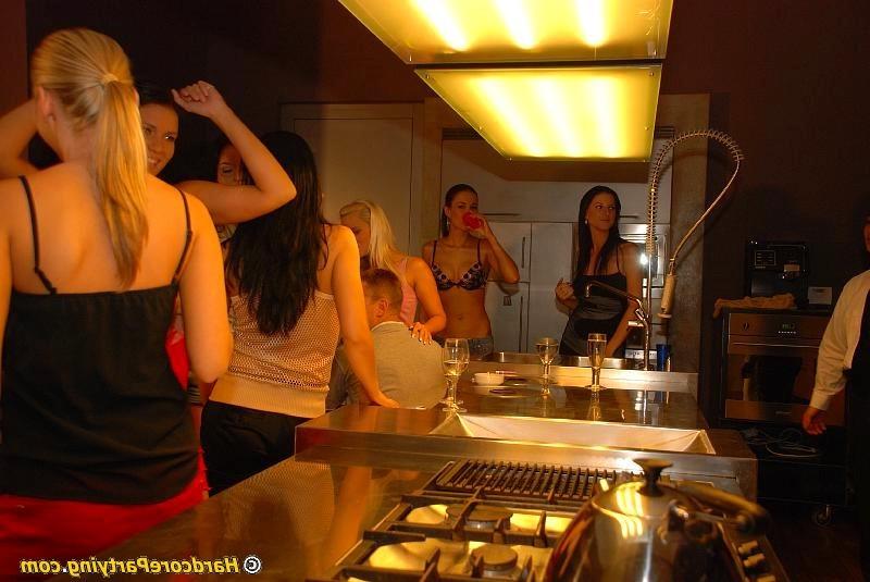 16P girls gone wild and fucked in a party