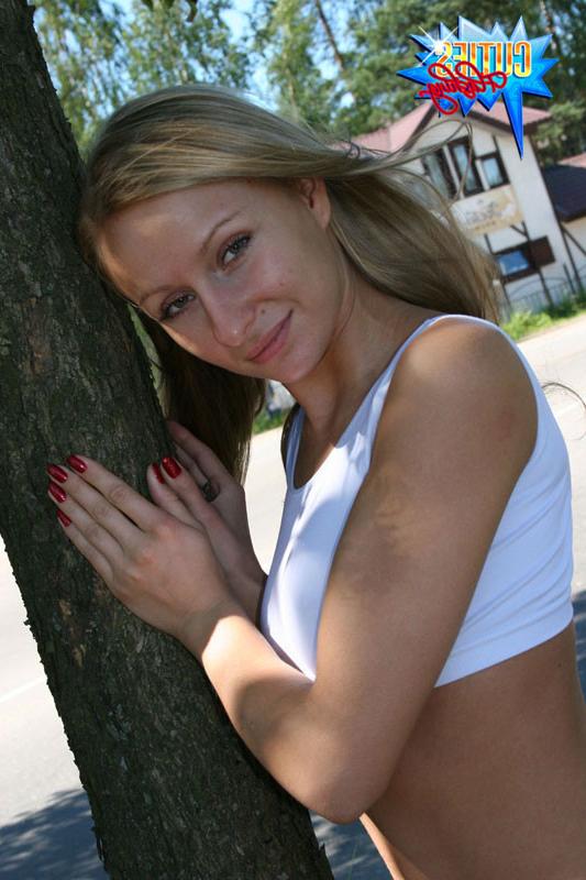 16P Jet set starlet shows boobs and pussy on the street