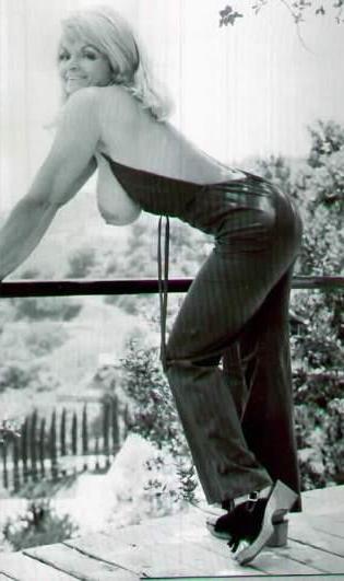 12P Busty retro blonde Candy Samples in vintage porn