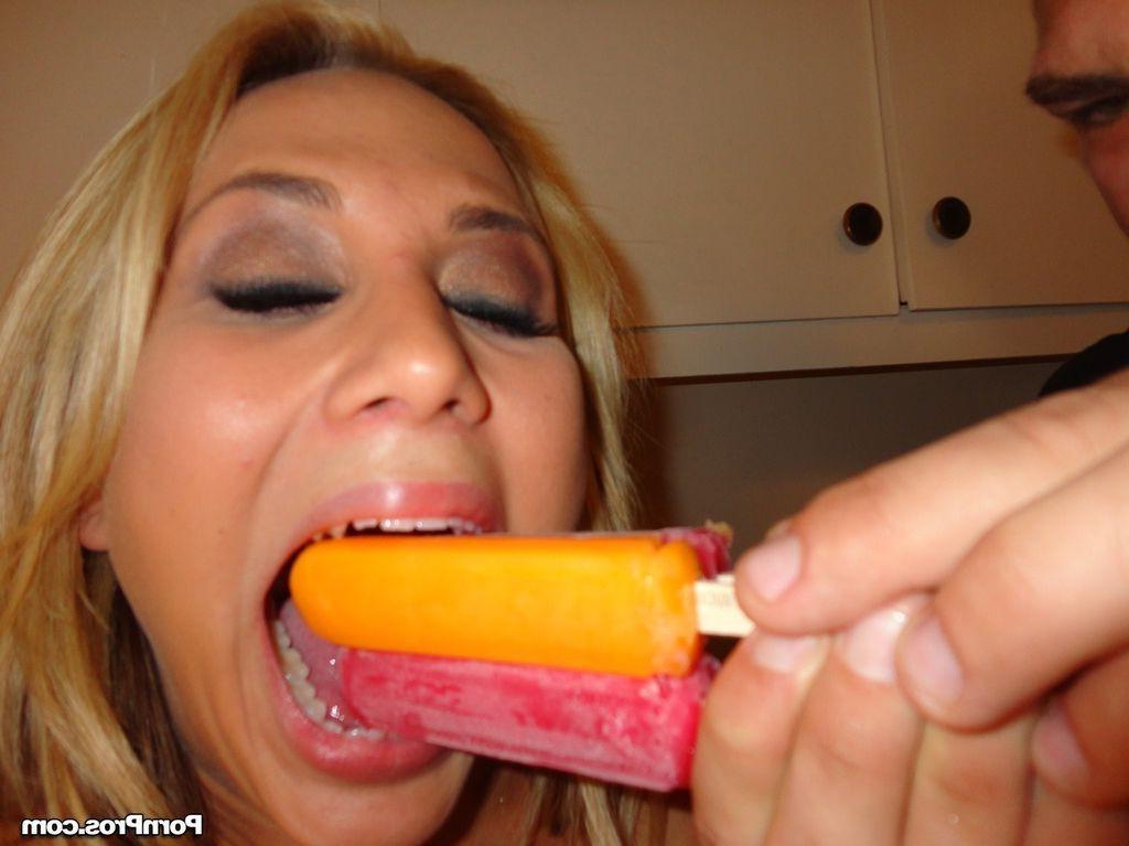 16P Busty blonde Alanah Rae gets her throat fucked