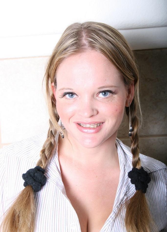 18P Amateur blonde babe playing with her huge knockers