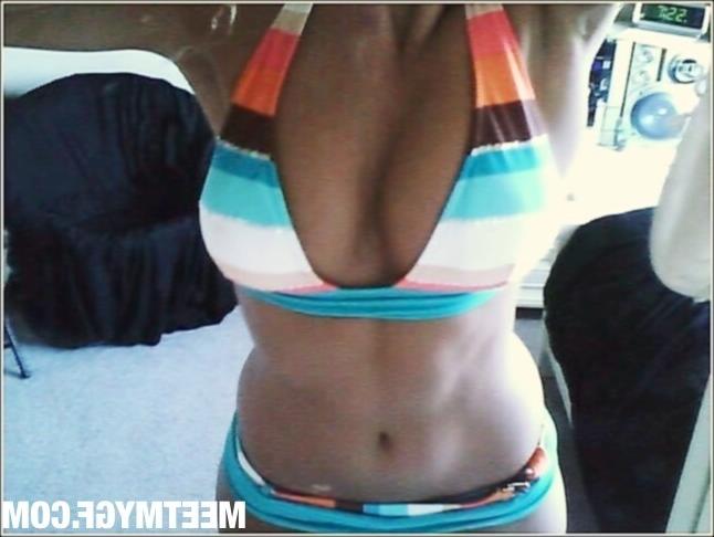 16P Hot college girl with big tits and round ass self shot pics