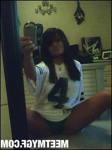 16P Hot college girl with big tits and round ass self shot pics