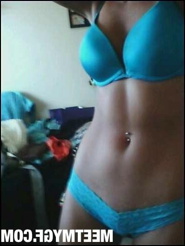 16P Hot college girl with big tits and round ass self shot pics