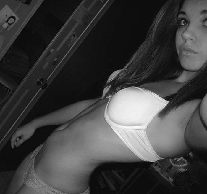 15P Amazing busty babes showing tits and her secret place