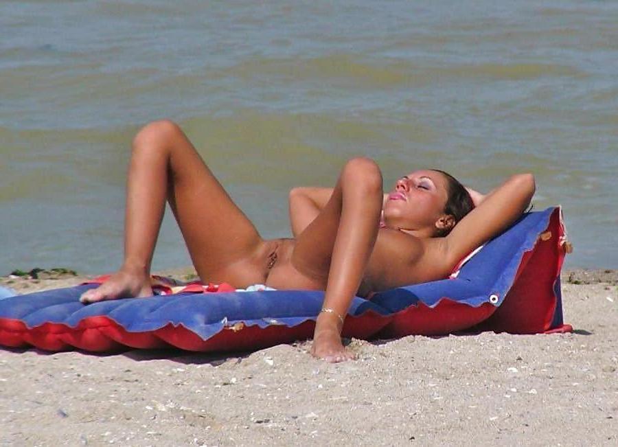 25P More Nudist Beach Teens