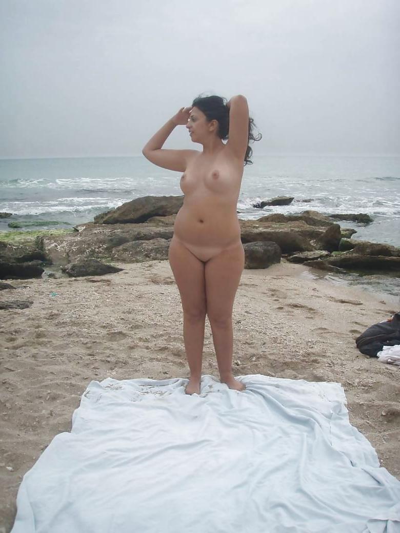 12P Chubby Milf at the beach!!!