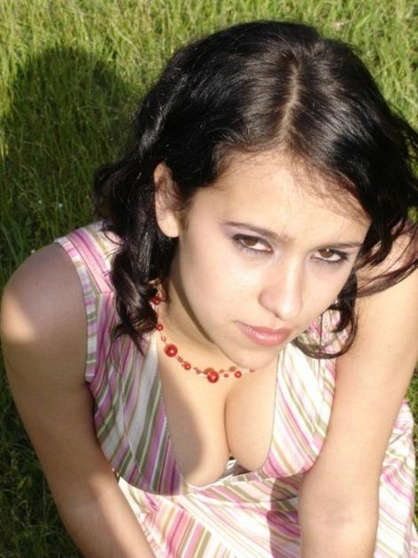 15P Frisky dolls walk out and flash hot upblouse