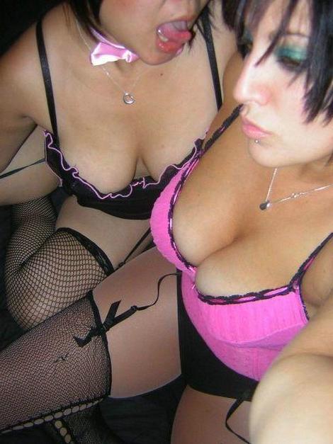 15P Frisky dolls walk out and flash hot upblouse