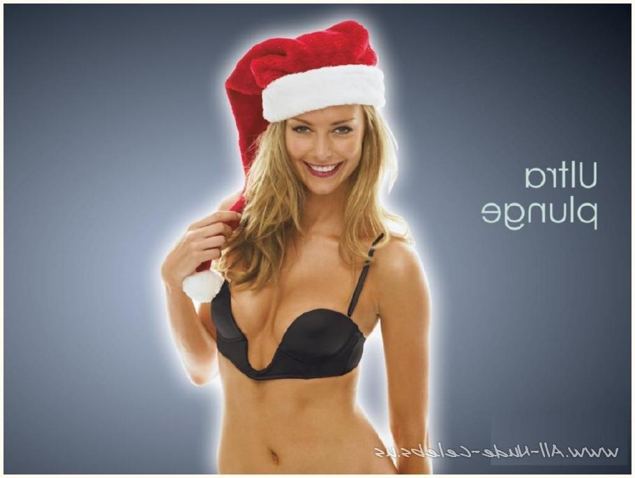 15P Jennifer Hawkins wardrobe malfuntion ass flash on the catwalk