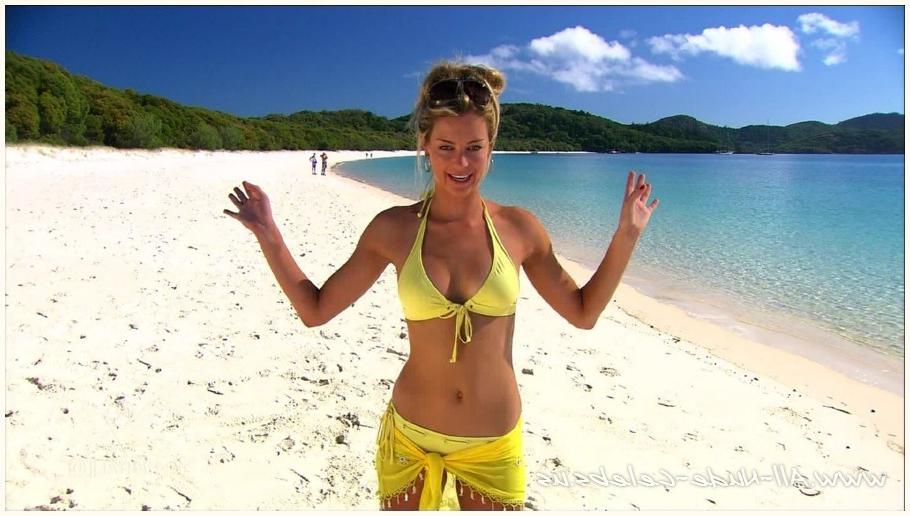 15P Jennifer Hawkins wardrobe malfuntion ass flash on the catwalk