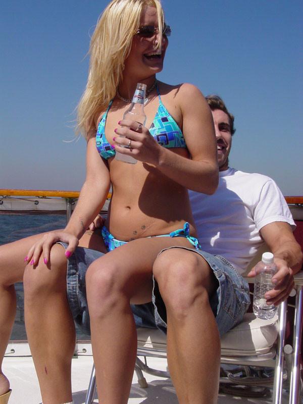20P Sexy Kandi coaxing out the cream.|Yacht joyrider gets her pussy hooked.|Hungry p