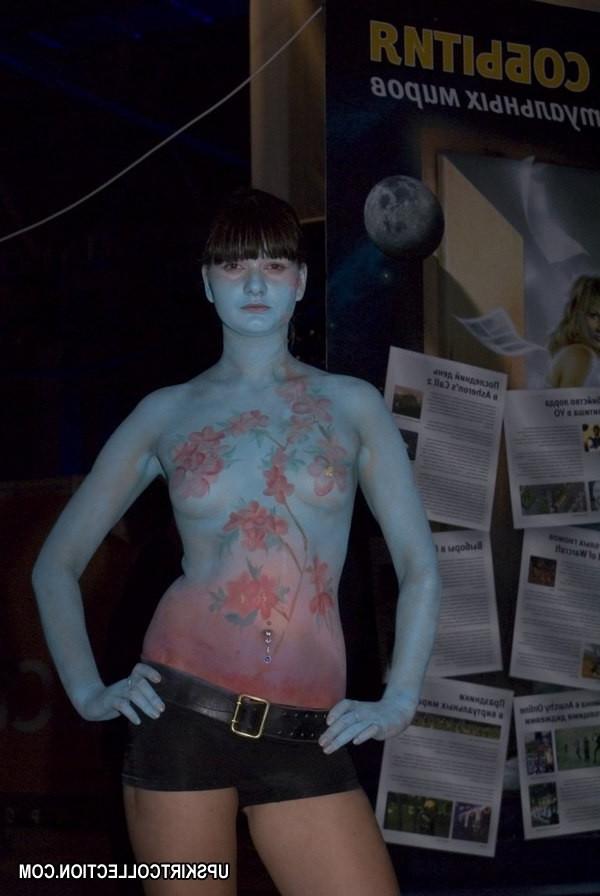 15P Bare titted painted girls wildly dance in small shorts