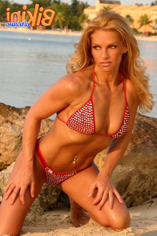 15P Fitness model poses in her bikini