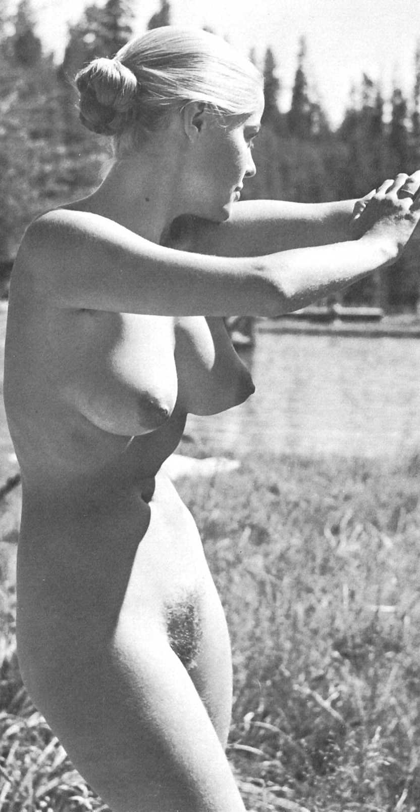 25P VINTAGE TEEN & MILF NUDISTS