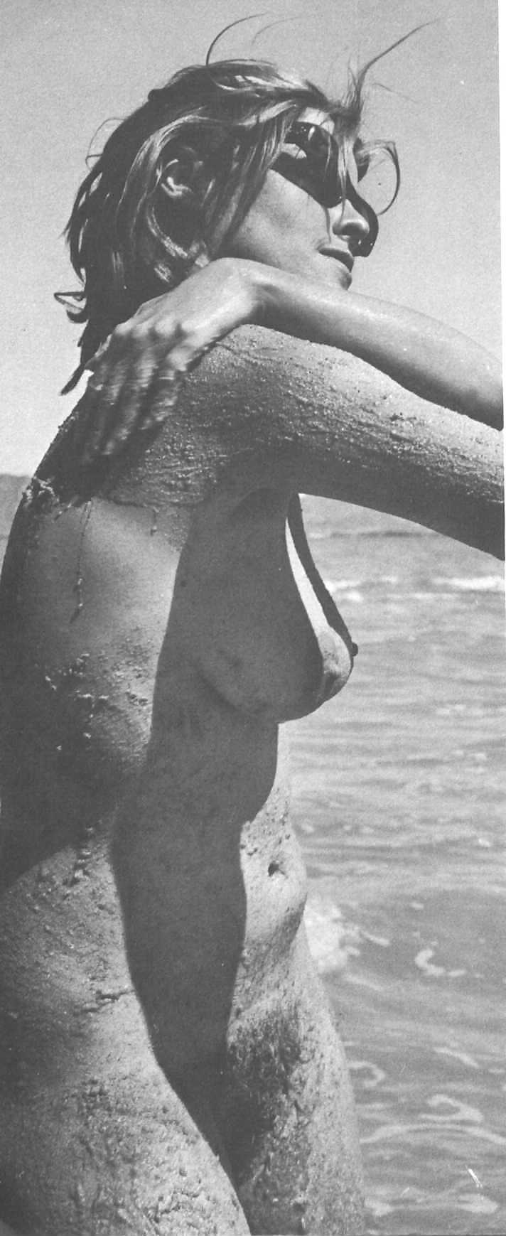 25P VINTAGE TEEN & MILF NUDISTS