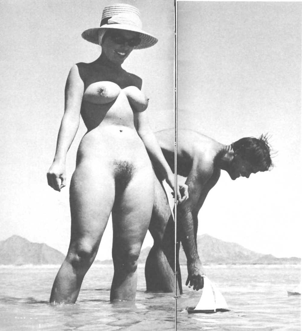 25P VINTAGE TEEN & MILF NUDISTS